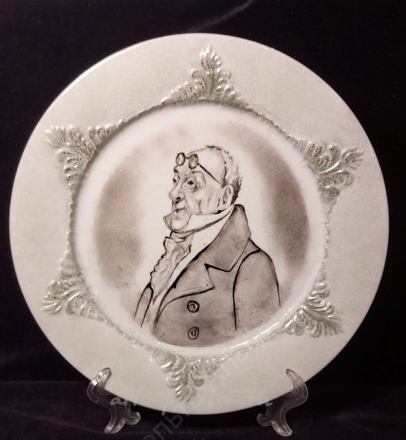 Декоративная тарелка серия: "Знакомые всё лица"... Гоголевские типы Боклевского на декоративном фарфоре фабрики Гарднера