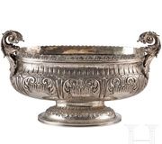 Овальное тело и ножки с выдавленными рококо