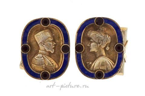 Русское серебро, Серебряная позолоченная и эмалированная пара манжетных пуговиц с портретами, украшенных рубинами.