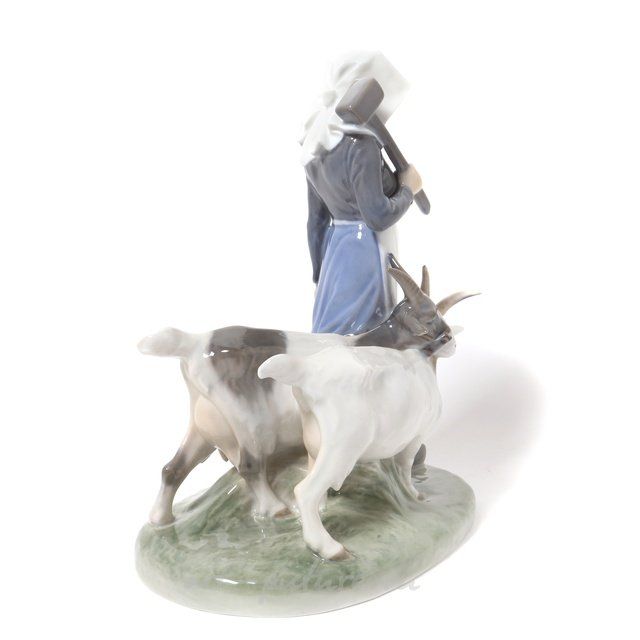 Девушка с козами Royal Copenhagen
