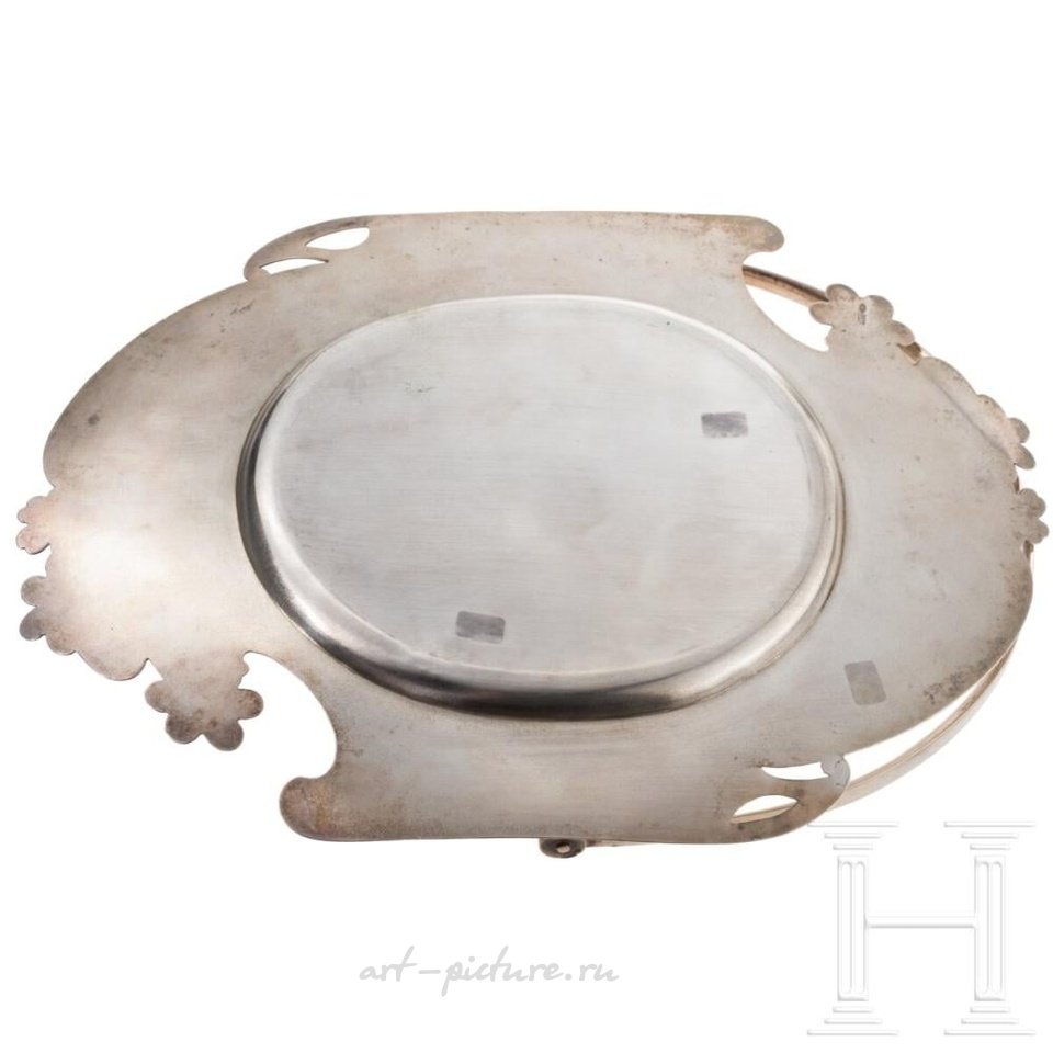 Russian silver , A Russian silver-gilt and cloisonné-enamelled cigarette case...