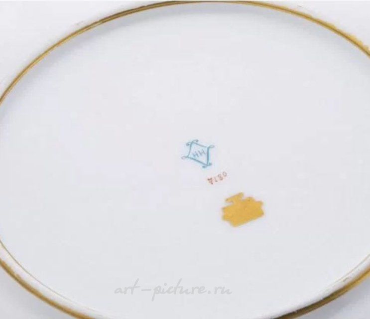 Севрский фарфор. Тарелка с рельефным бортом и цветочным декором