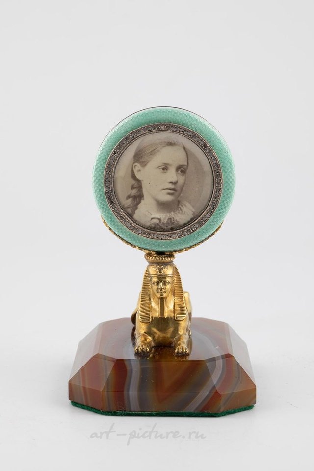 Русское серебро , Рамка для картин с держателем в стиле Фаберже