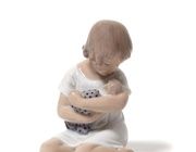 Девочка с куклой. Дания, г. Копенгаген, Royal Copenhagen