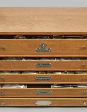 купить Экспонаты арт аукционов мира. Осень 23