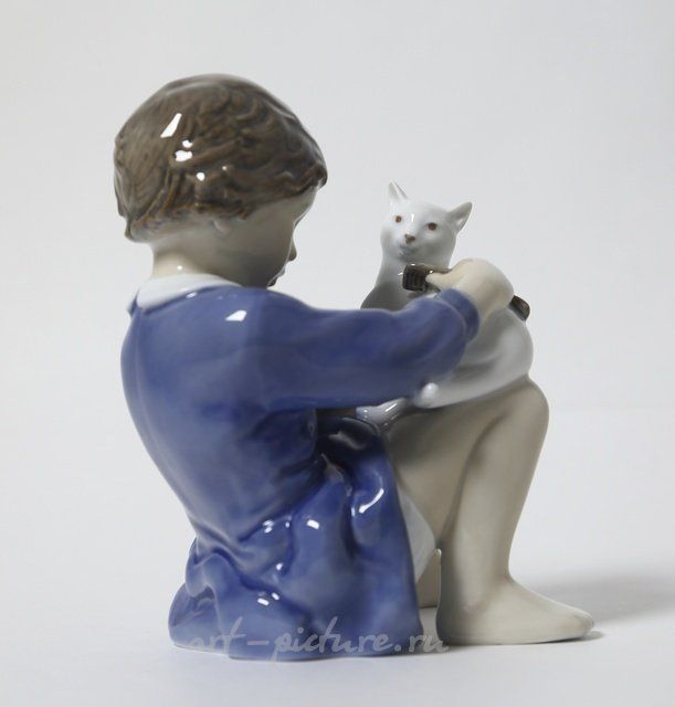 Девочка с кошкой. Дания, г. Копенгаген, Royal Copenhagen