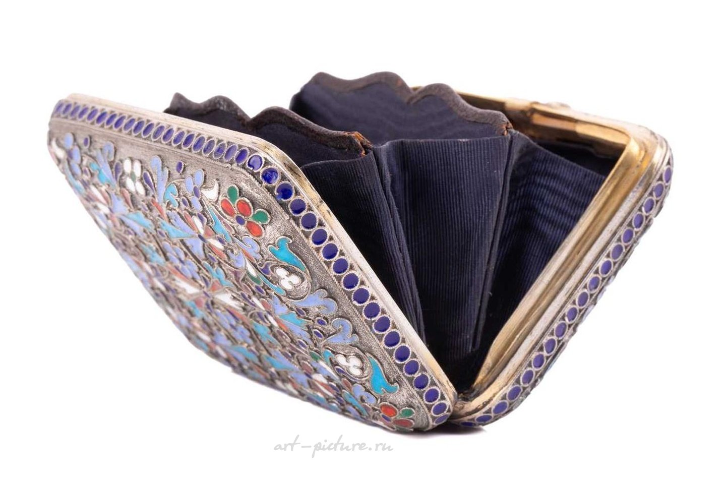 Русское серебро , Русская серебряная сумочка с эмалью по клеточкам, около 1880 года, недавно приобретенная из частной коллекции.