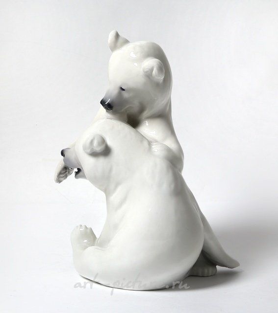 一对玩耍的熊。丹麦，哥本哈根，皇家哥本哈根，1898 - 1923年。