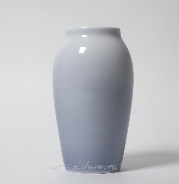 Фарфоровая ваза с белым цветком. Дания, г. Копенгаген, Royal Copenhagen