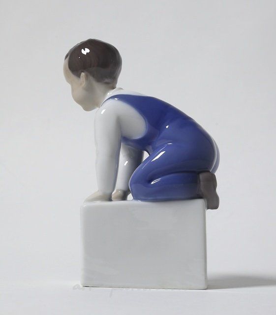 Фарфоровая статуэтка Я иду сейчас Bing Grondahl