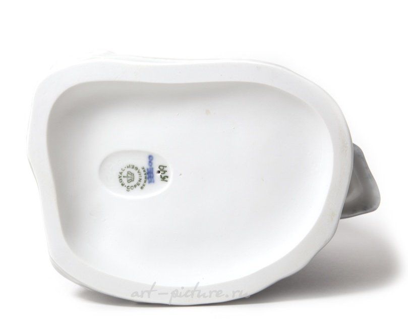 Девушка, собирающая картошку. Дания, г. Копенгаген, Royal Copenhagen