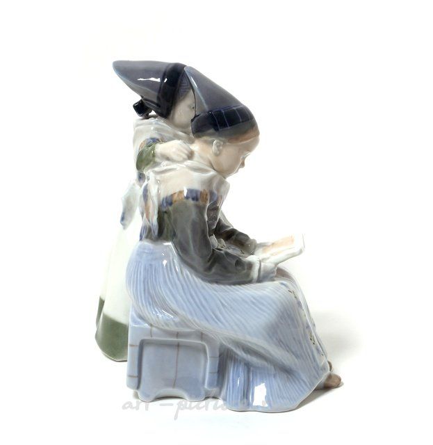 Пара девочек. Дания, г. Копенгаген, Royal Copenhagen