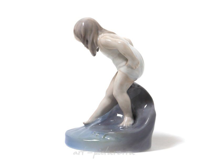 Купающаяся девочка. Дания, г. Копенгаген, Royal Copenhagen