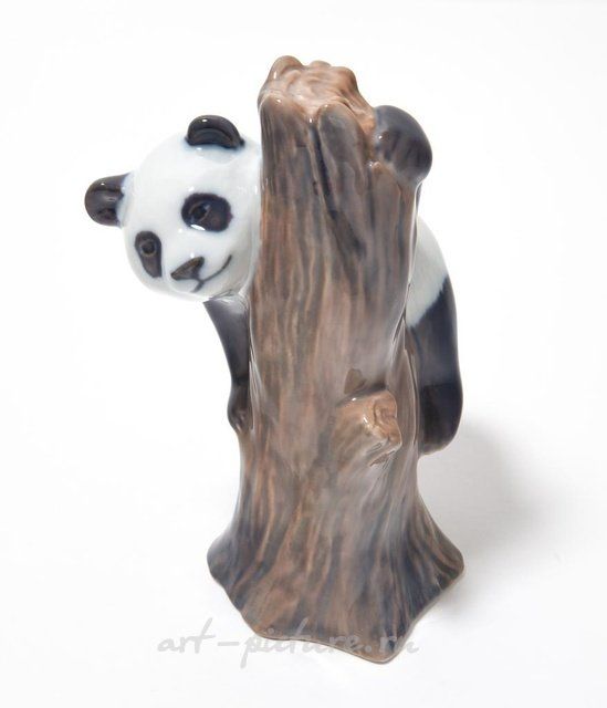 Панда на дереве.Дания, г. Копенгаген, Royal Copenhagen