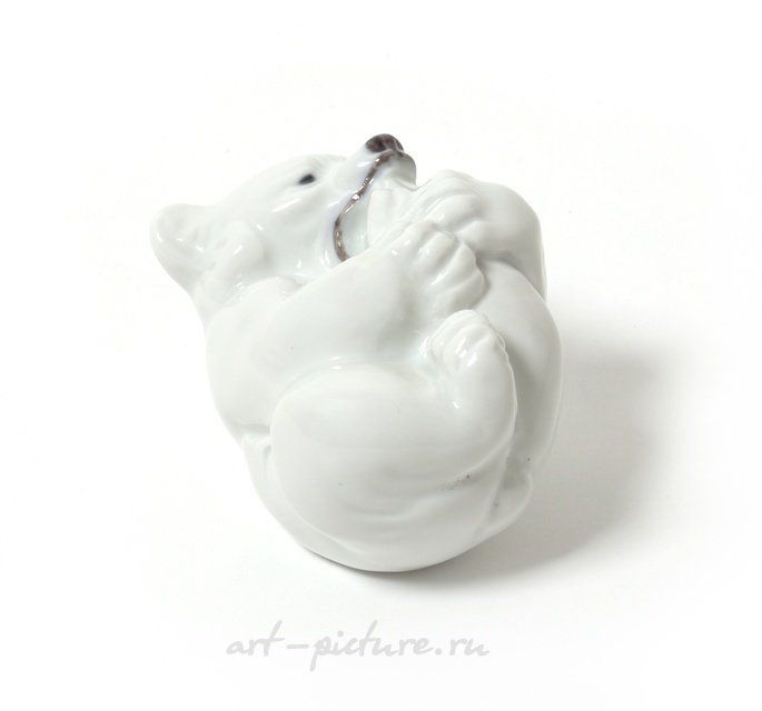 Белый полярный медвежонок. Дания, г. Копенгаген, Royal Copenhagen