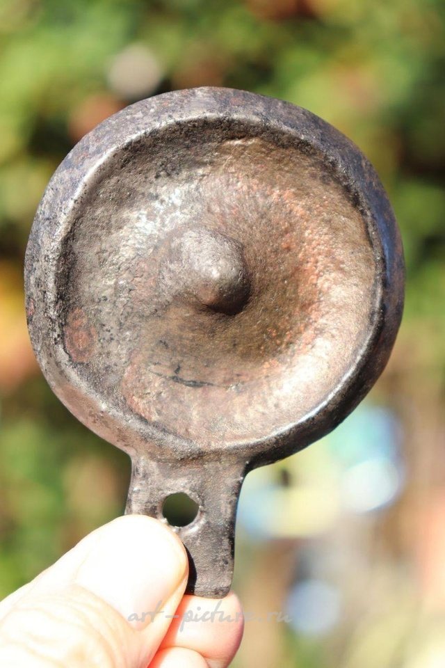 俄罗斯银 , 维京人的青铜镜，直径85毫米，基辅罗斯，公元750年至1100年。