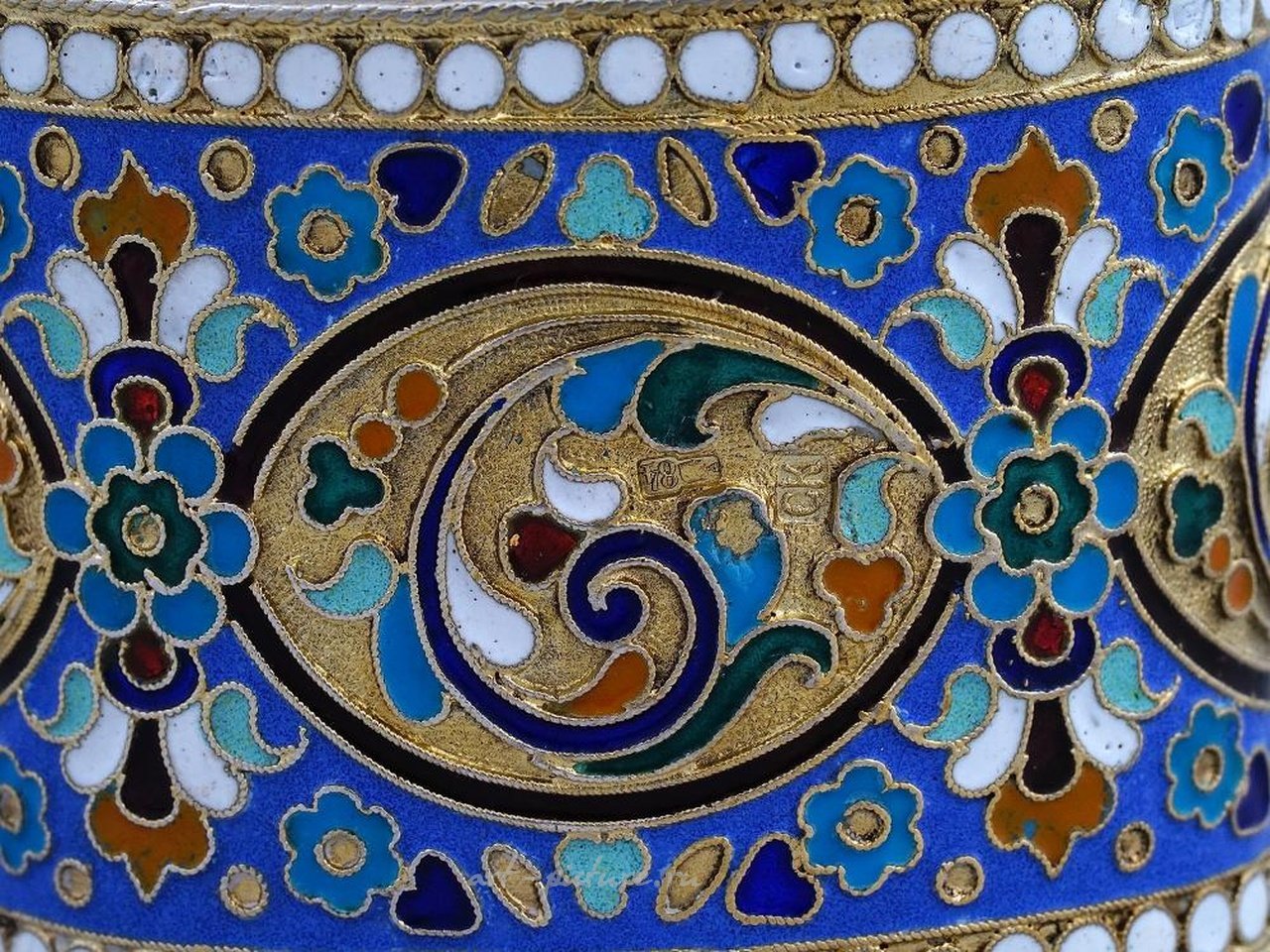 Русское серебро , Два серебряных позолоченных и эмалированных кольца для салфеток конца 19 века.