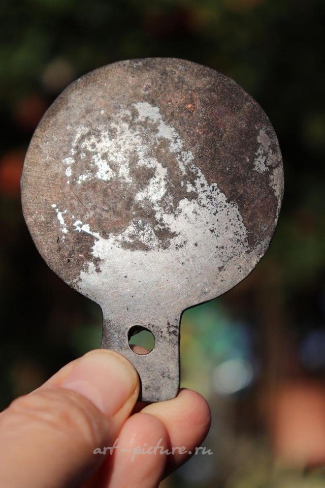 俄罗斯银 , 维京人的青铜镜，直径85毫米，基辅罗斯，公元750年至1100年。