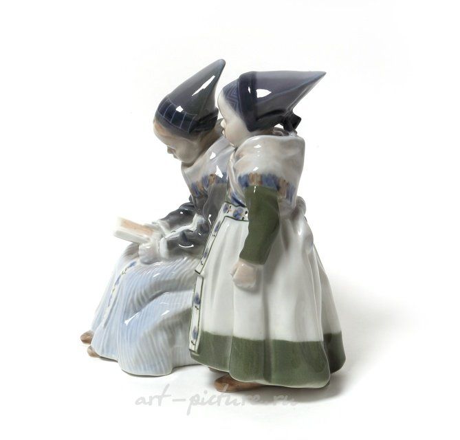 Пара девочек. Дания, г. Копенгаген, Royal Copenhagen