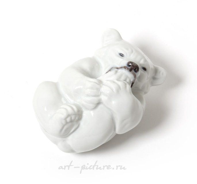 Белый полярный медвежонок. Дания, г. Копенгаген, Royal Copenhagen