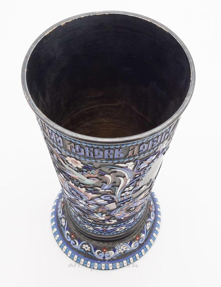 Русское серебро , Это изысканная императорская русская серебряная позолоченная ваза