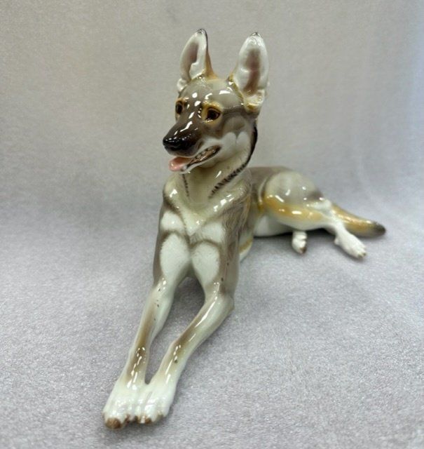 Фарфоровая фигура "Немецкая овчарка​". Nymphenburg