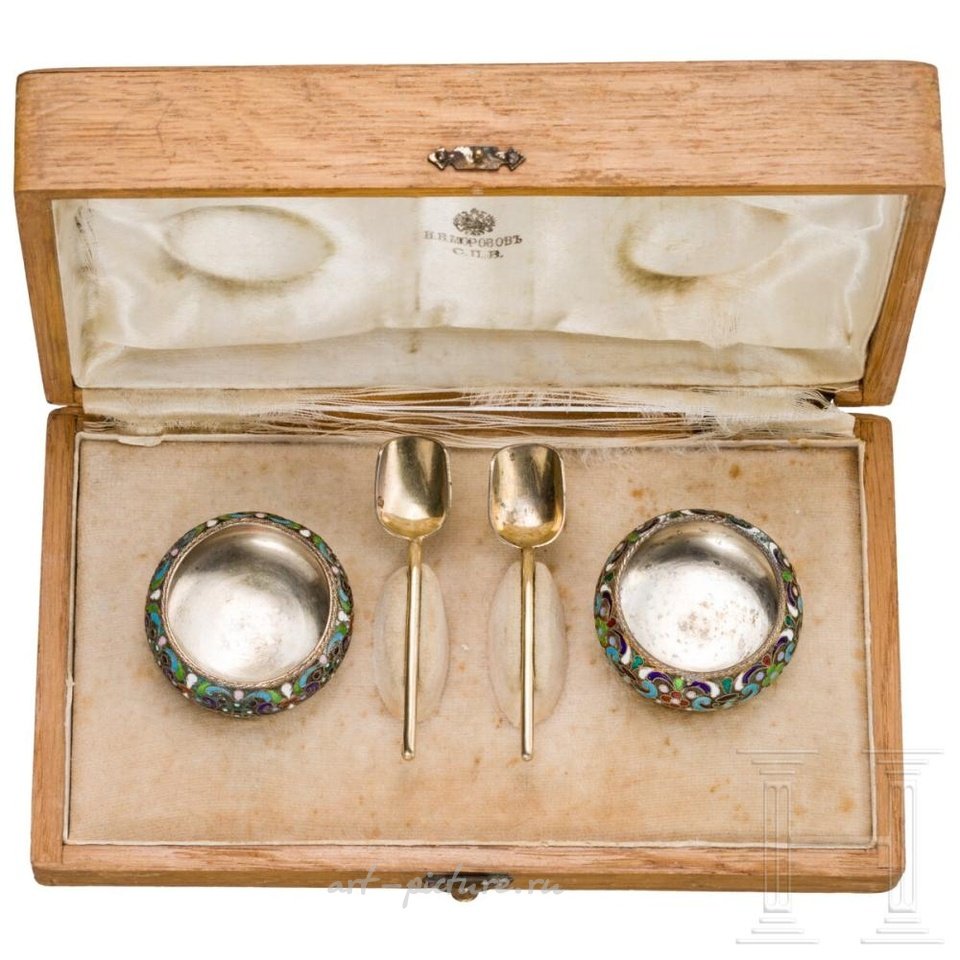 Русское серебро , Две солонки с ложками
