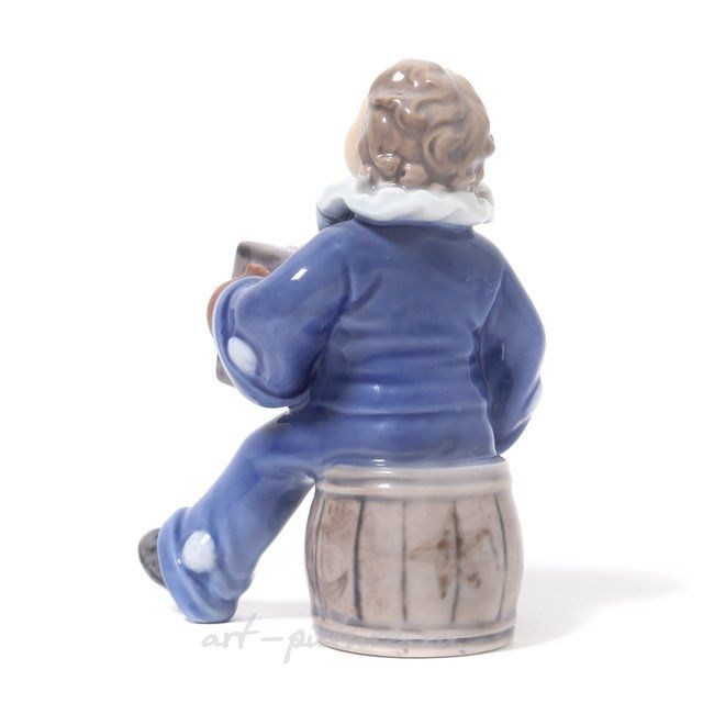 Ребенок с аккордеоном. Дания, г. Копенгаген, Royal Copenhagen
