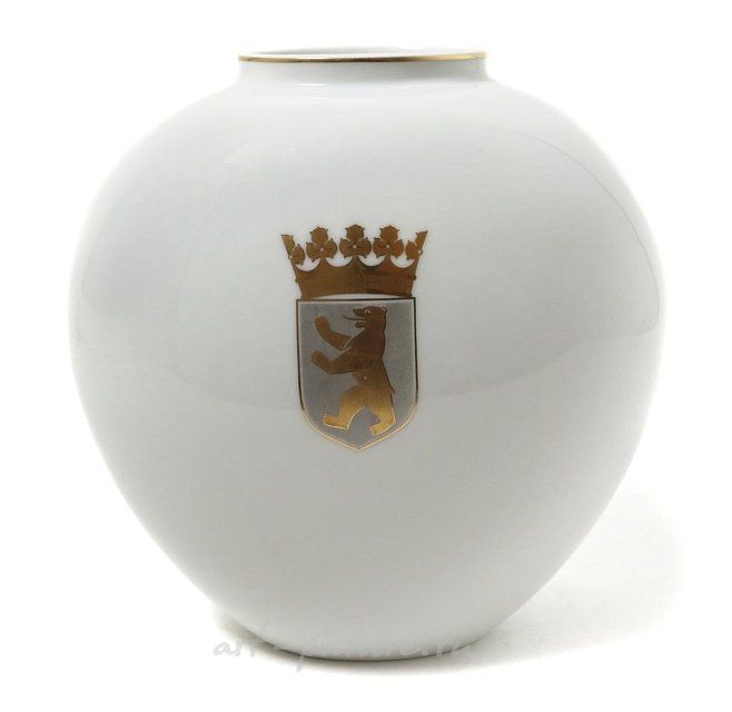 Фарфоровая ваза с гербом города Берлин. Германия, KPM