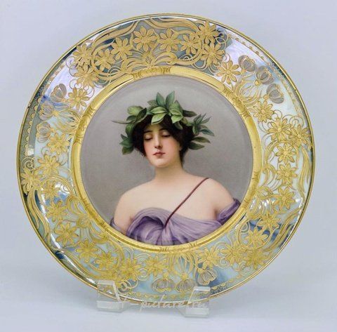 Royal Vienna, Фарфоровая тарелка с портретом в стиле ар-нуво, Вена, около 1900 года