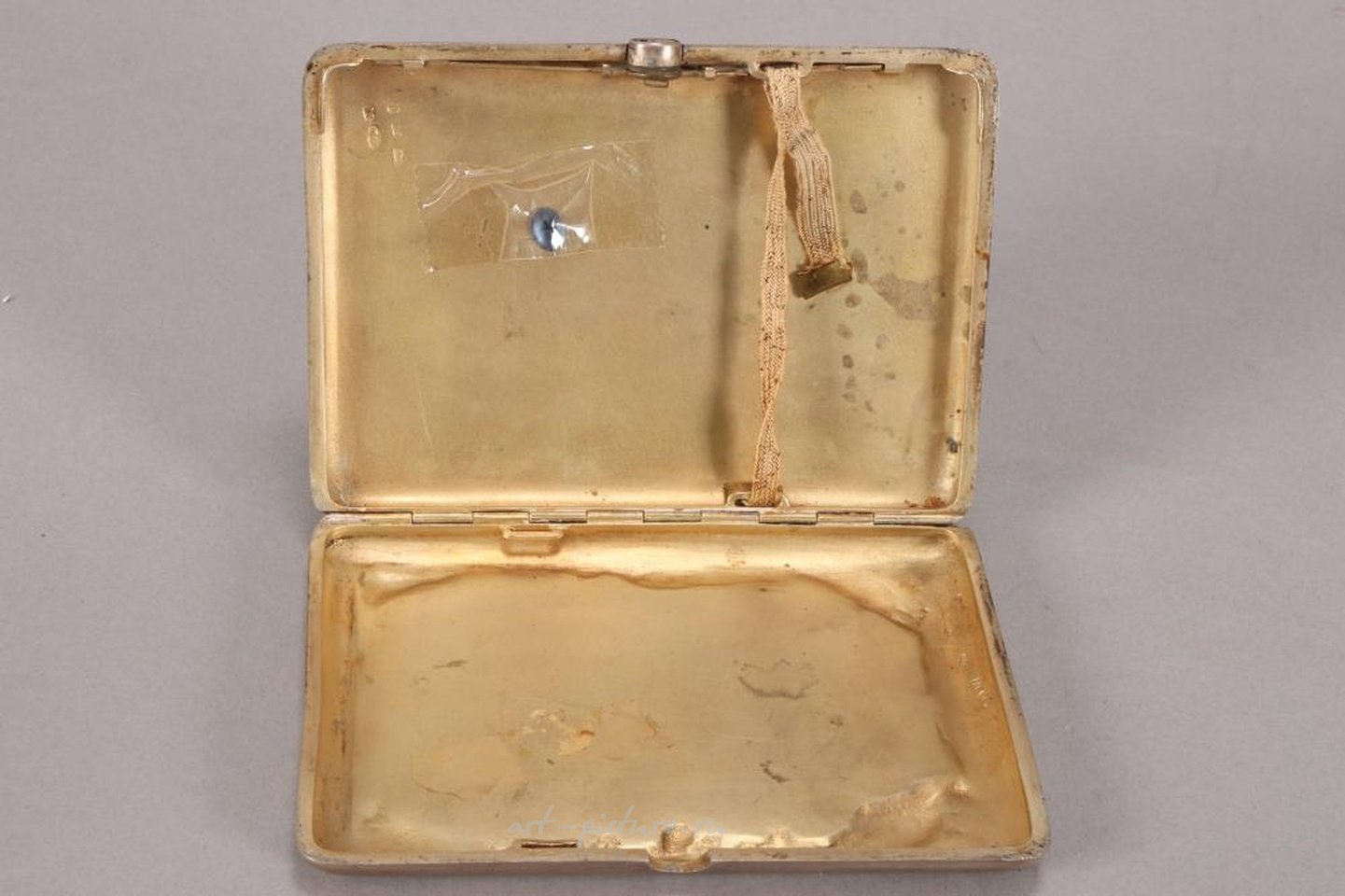 俄罗斯银 , 俄罗斯银烟盒。