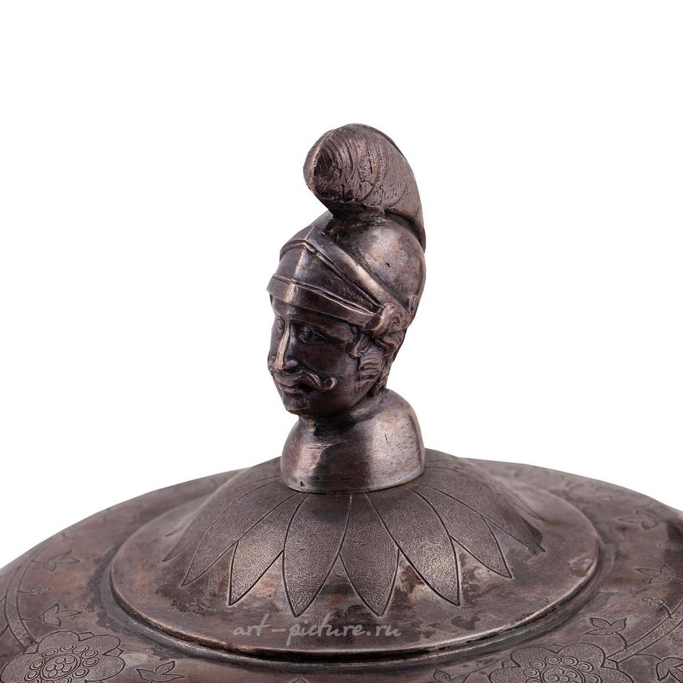 Русское серебро , Серебряный покрытый золотом кубок с крышкой эпохи Русской империи, Петр Моллер