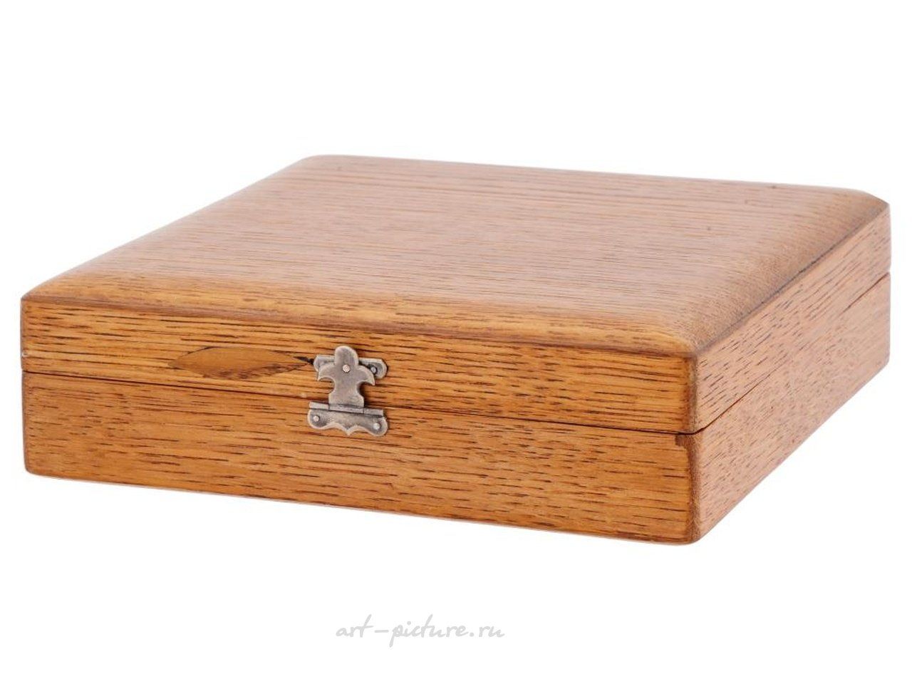 Русское серебро , Антикварная русская серебряная пепельница с изображением Купидона