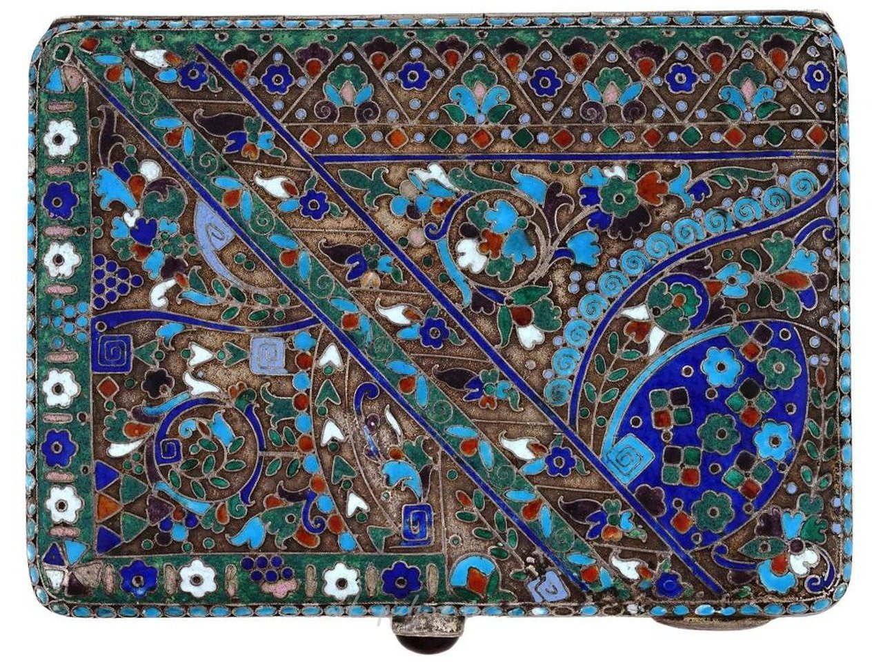 Русское серебро , Большой портсигар из русского серебра с откидной крышкой.