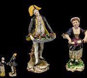 Фарфоровая фигурка Дерби 19 века: молодая девушка с лирой и корзиной цветов