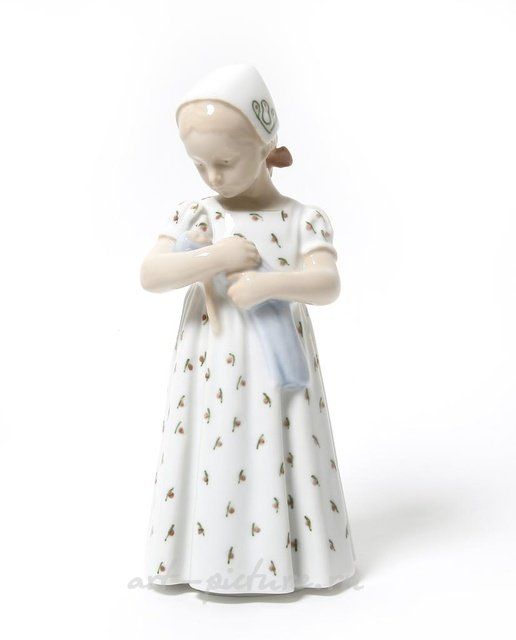 Мари. Девочка с куклой. Дания, г. Копенгаген, Bing & Grondahl