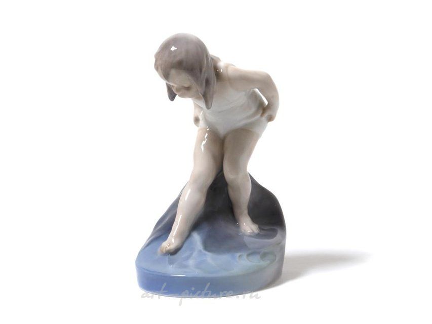 Купающаяся девочка. Дания, г. Копенгаген, Royal Copenhagen