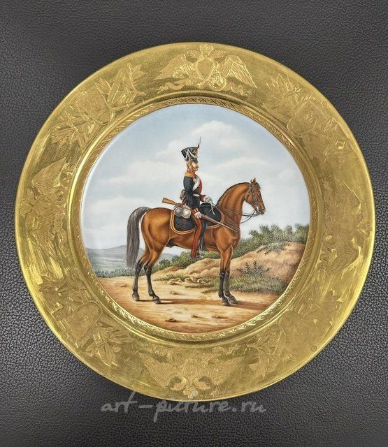 Фарфоровая тарелка с ручной росписью “Обер-офицер Лейб-Гвардейского Гусарского полка”