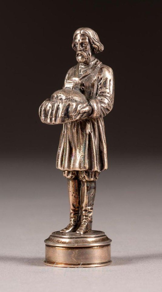 Русское серебро , ФИГУРА РУССКОГО КРЕСТЬЯНИНА, ПРЕДСТАВЛЯЮЩЕГО ХЛЕБ И СОЛЬ