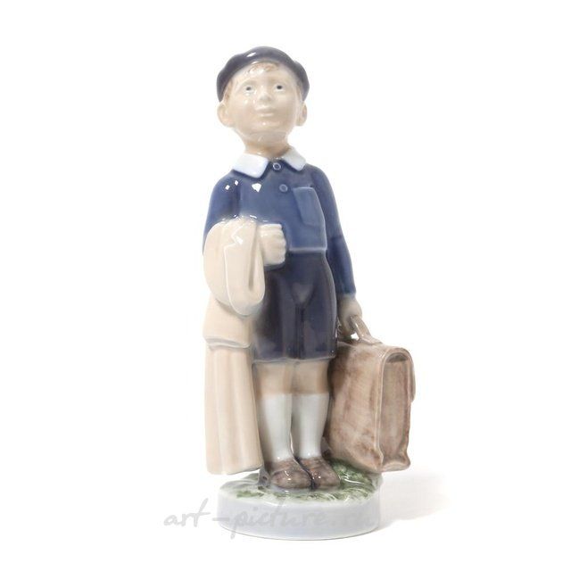 Июнь - мальчик с портфелем. Дания, г. Копенгаген, Royal Copenhagen