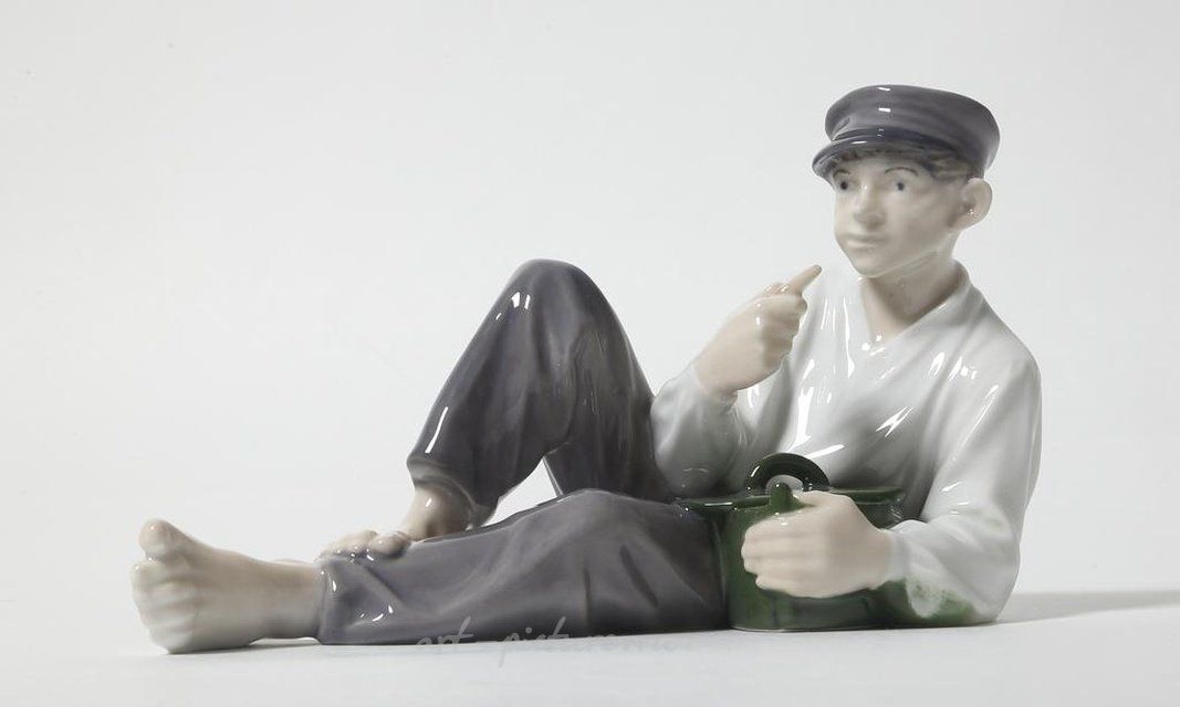 Паренек за обедом. Дания, г. Копенгаген, Royal Copenhagen