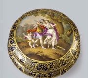 Фарфоровая коробка "Royal Vienna" около 1900 года: диаметр 6,5 дюймов, стоимость 800-1.000 долларов.