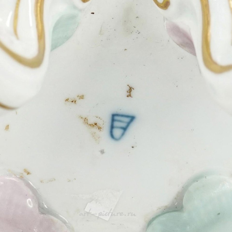 维也纳皇家瓷器 , 皇家维也纳瓷器雕花大碗带人物造型