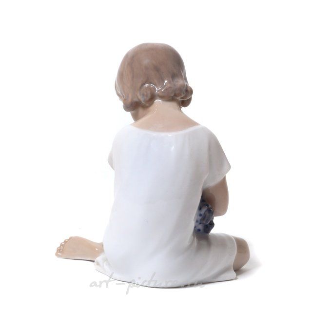 Девочка с куклой. Дания, г. Копенгаген, Royal Copenhagen