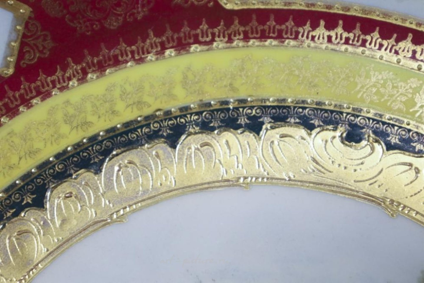 维也纳皇家瓷器 , 皇家维也纳瓷器带盖人像瓮