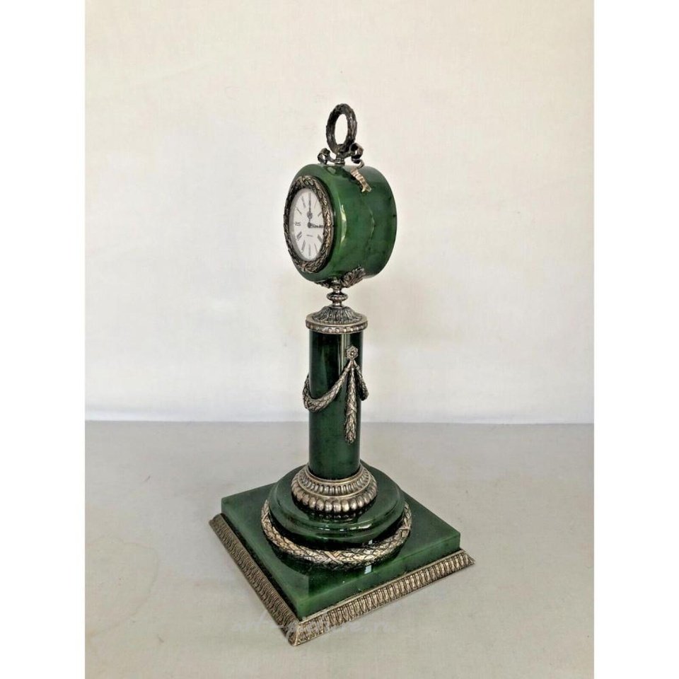 Русское серебро , Русские часы в императорском стиле из нефрита с серебряным покрытием