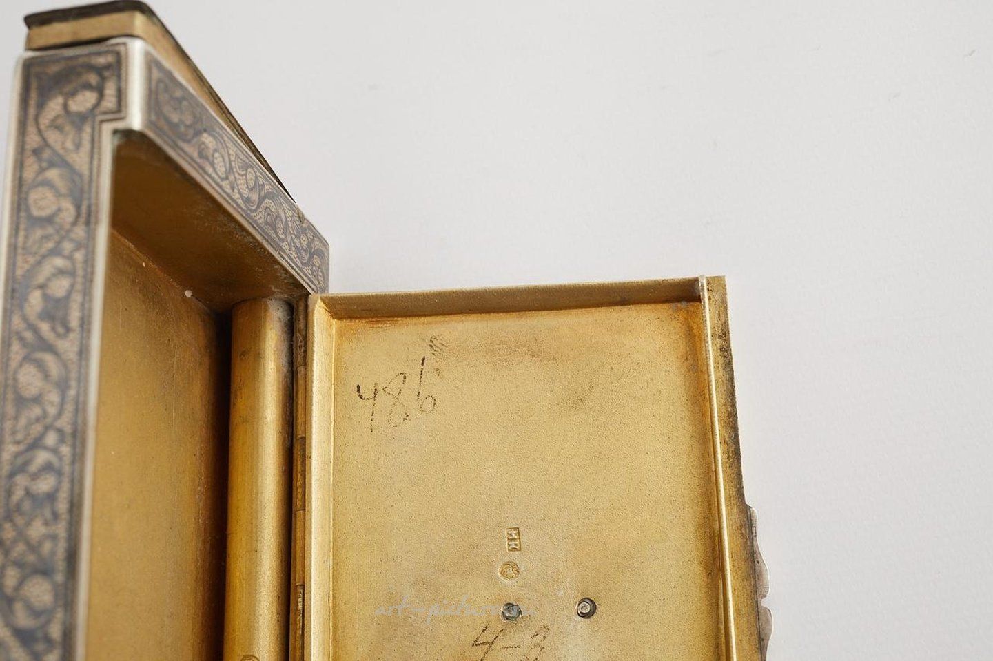 Русское серебро , Русский серебряный портсигар