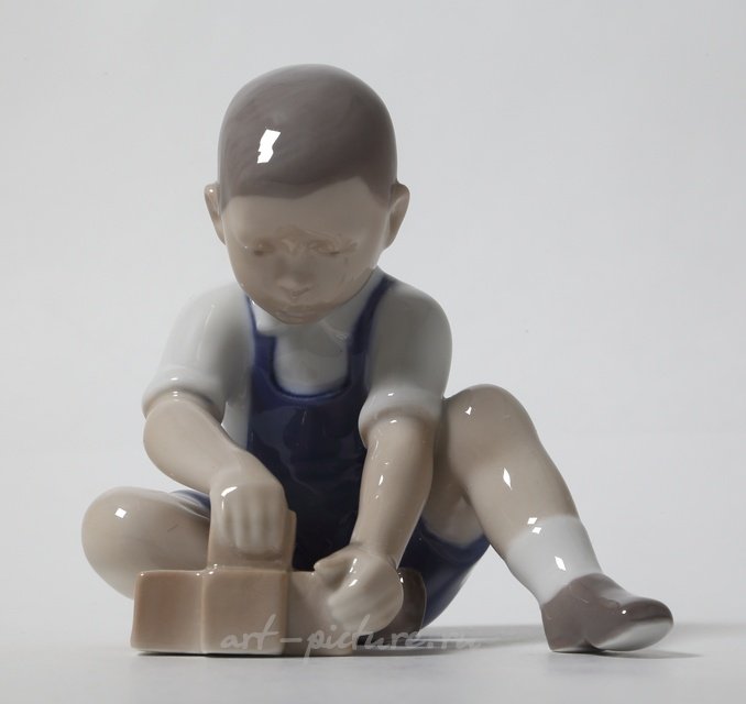 Маленький строитель. Дания, г. Копенгаген, Bing & Grondahl