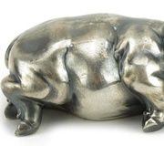 Серебряный покрытый золотом стакан для водки в форме слона с рубиновыми глазами.