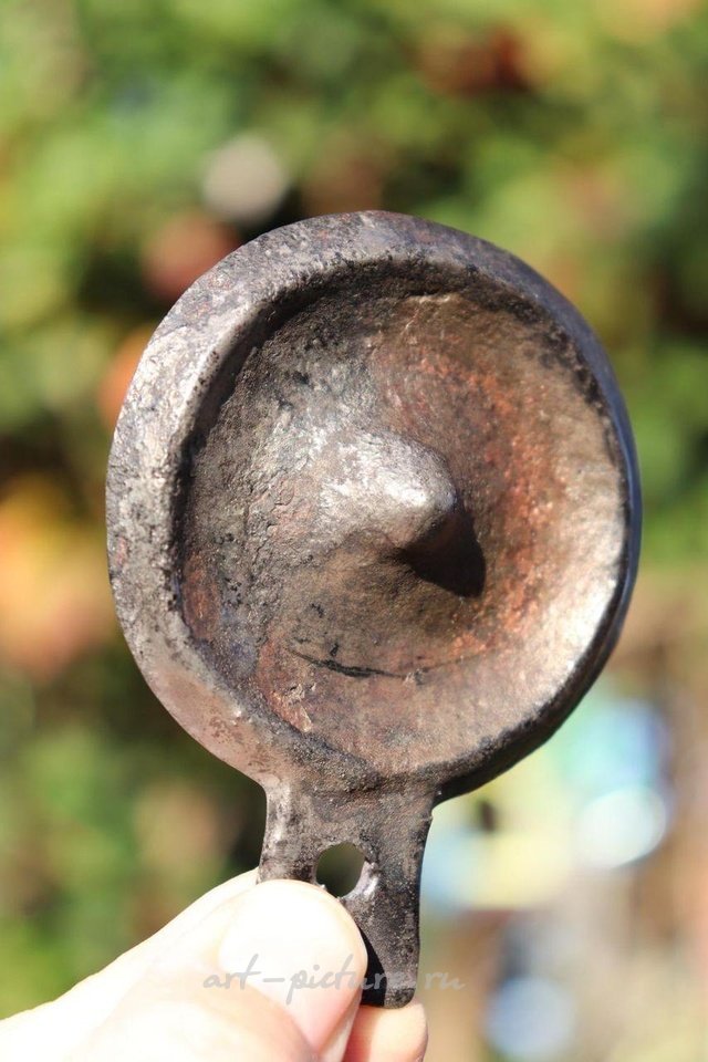 俄罗斯银 , 维京人的青铜镜，直径85毫米，基辅罗斯，公元750年至1100年。